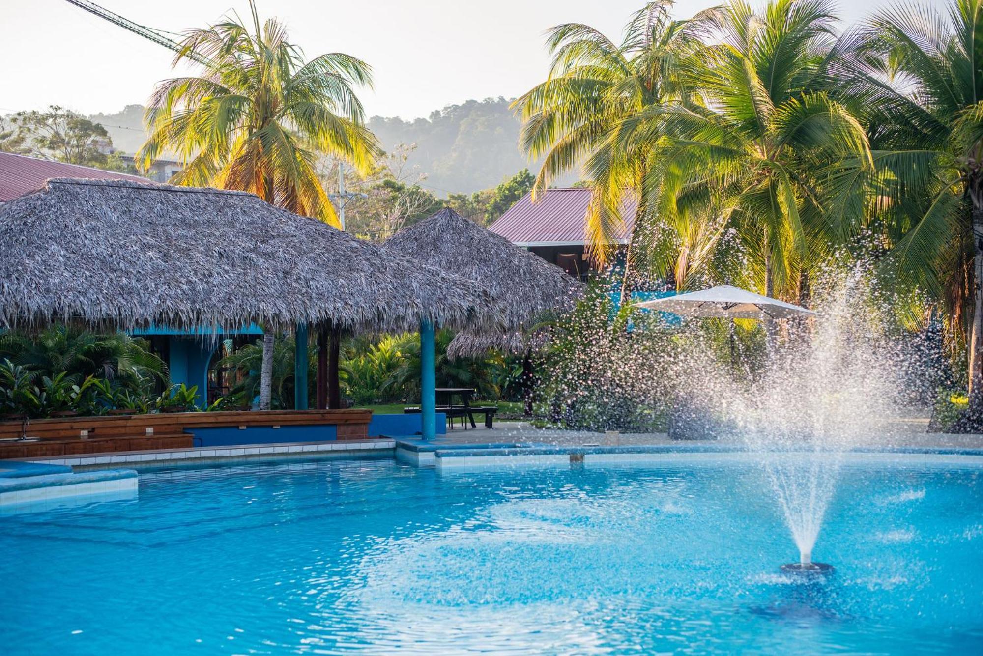 Beach Break Resort & Cr Surf Camp Jacó Kültér fotó