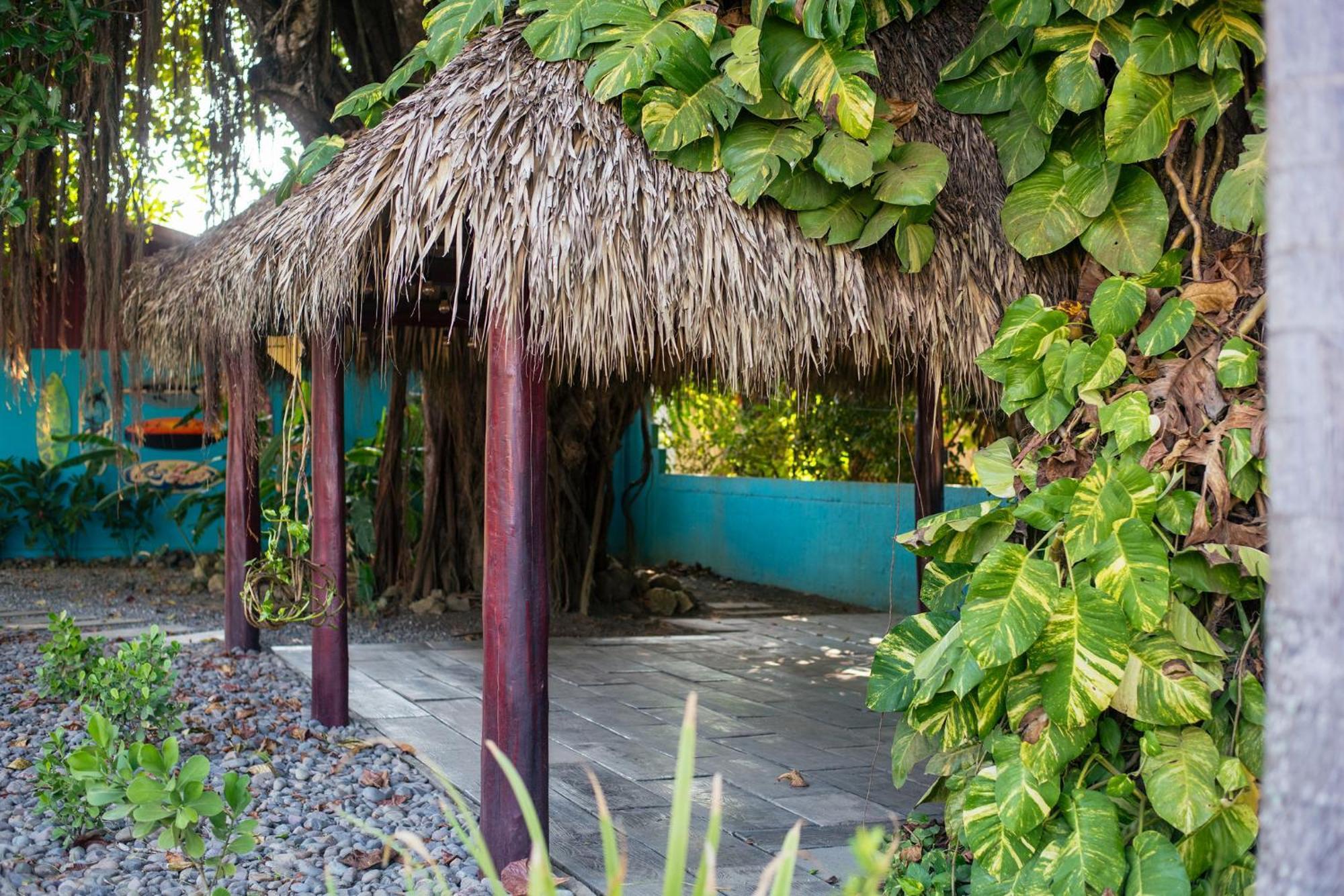 Beach Break Resort & Cr Surf Camp Jacó Kültér fotó