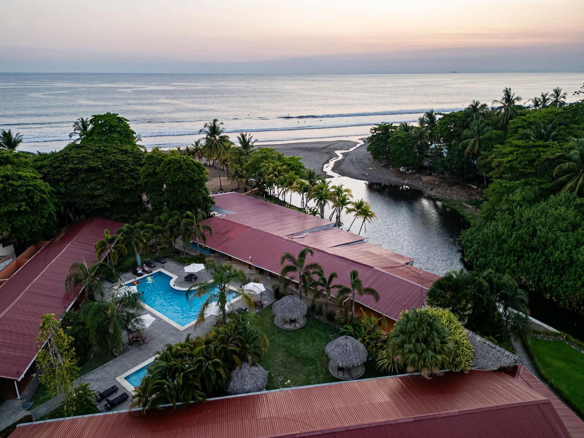 Beach Break Resort & Cr Surf Camp Jacó Kültér fotó
