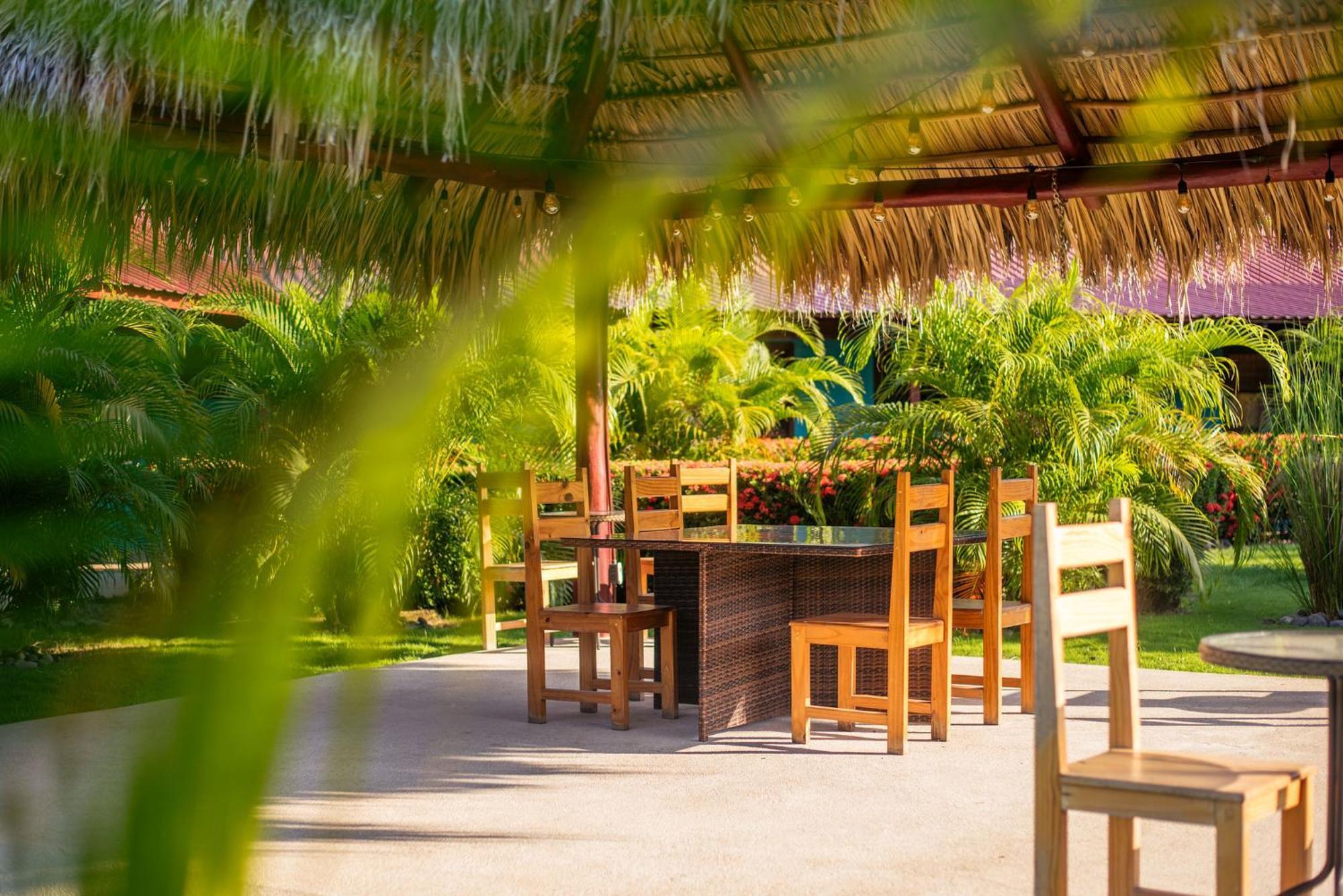 Beach Break Resort & Cr Surf Camp Jacó Kültér fotó