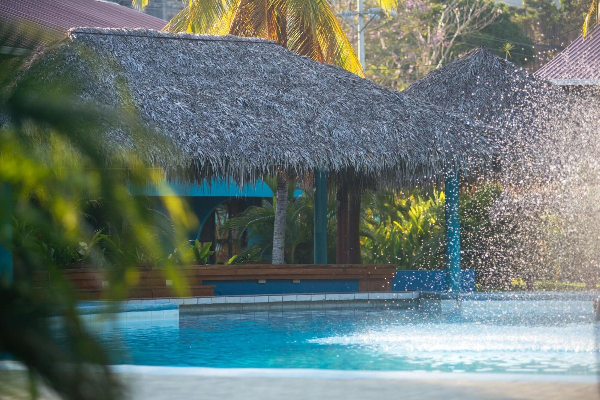 Beach Break Resort & Cr Surf Camp Jacó Kültér fotó