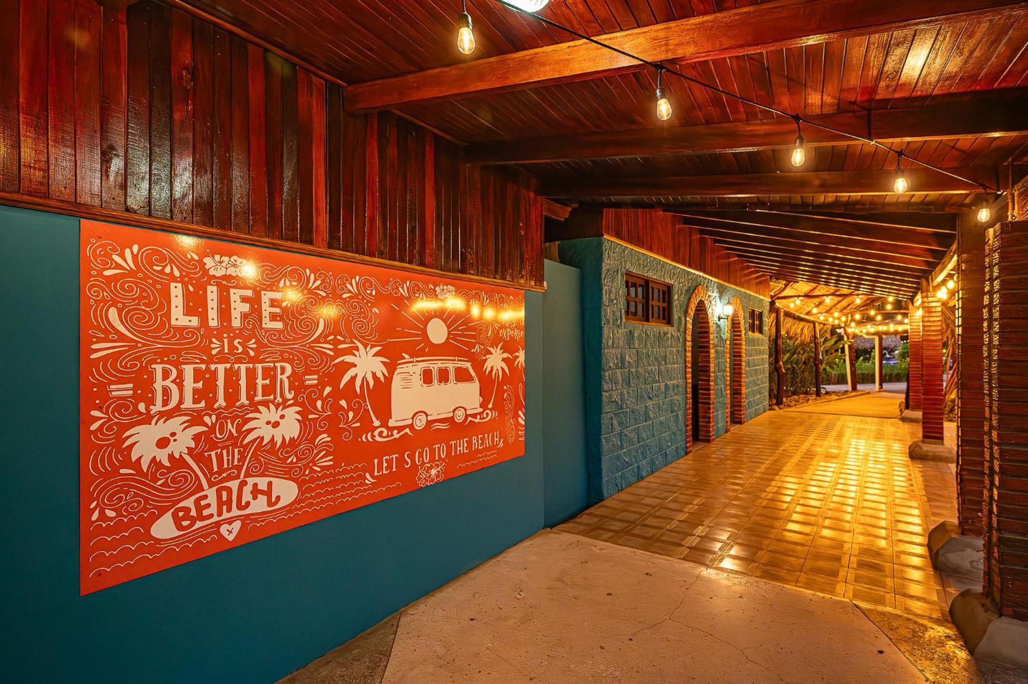 Beach Break Resort & Cr Surf Camp Jacó Kültér fotó